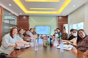 泰國經銷商合作伙伴率團隊來易純公司考察